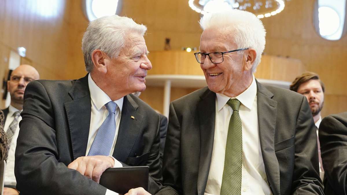 Gauck und Kretschmann diskutieren: Wie der Klimawandel die Demokratie strapaziert