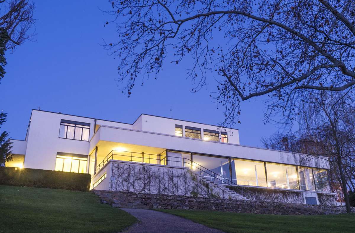 Eine Ikone der modernen Architektur: Die von Mies van der Rohe geplante Villa Tugendhat in Brno, vom Garten aus betrachtet.