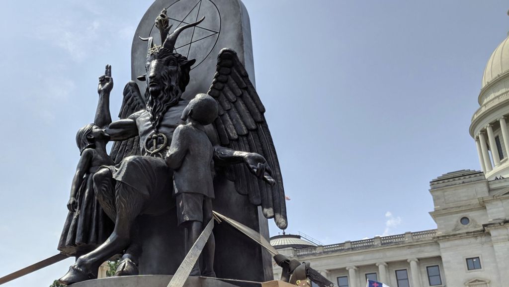 Heidnischer Kult in den USA: Satanisten stellen Satan-Statue vor US-Parlament auf