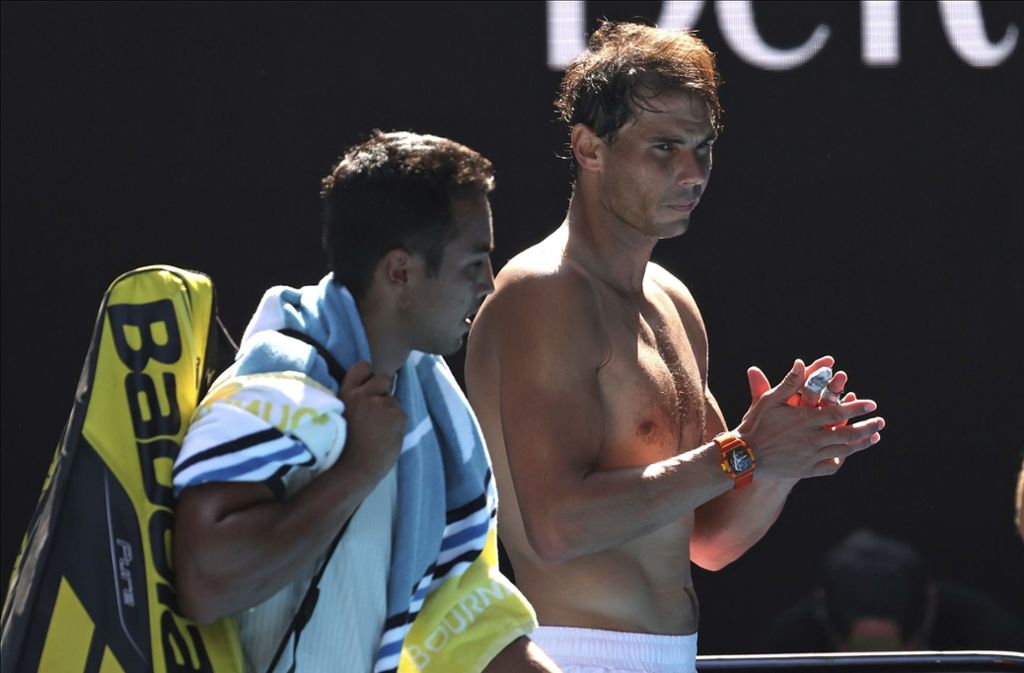 Rafa Nadal ließ in Runde eins gegen Hugo Dellien aus Bolivien die Muskeln spielen und siegte klar mit 6:2, 6:3, 6:0.