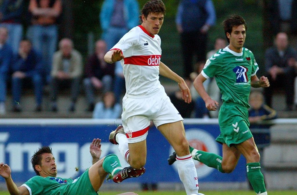 2004 steigt Mario Gómez in die Mannschaft des VfB II auf.