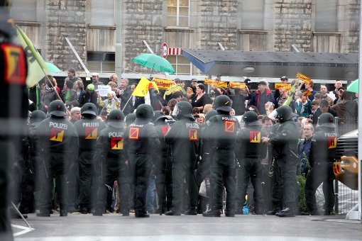 Der Polizeieinsatz auf der Montagsdemo am 20. Juni. Foto: Beytekin