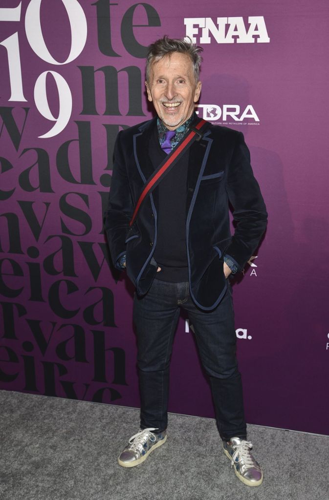 Simon Doonan arbeitet als Modedesigner, Autor und Fernsehmoderator.