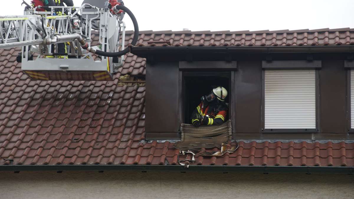 Herrenberg: 300.000 Euro Schaden bei Brand in Dachgeschosswohnung