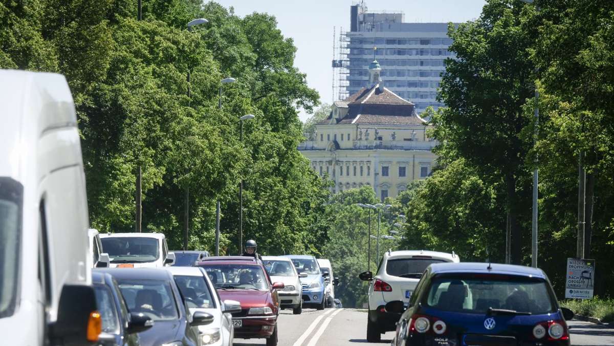  Tempo 30 auf der Wilhelm- und Arsenalstraße, Tempo 40 auch zwischen Eglosheim und der Ludwigsburger Feuerwache: Stadt und Gemeinderat wollen weitere Geschwindigkeitsdrosselungen auf den Weg bringen. Viele Bürger fühlen sich durch den massiven Verkehr immer stärker belastet. 