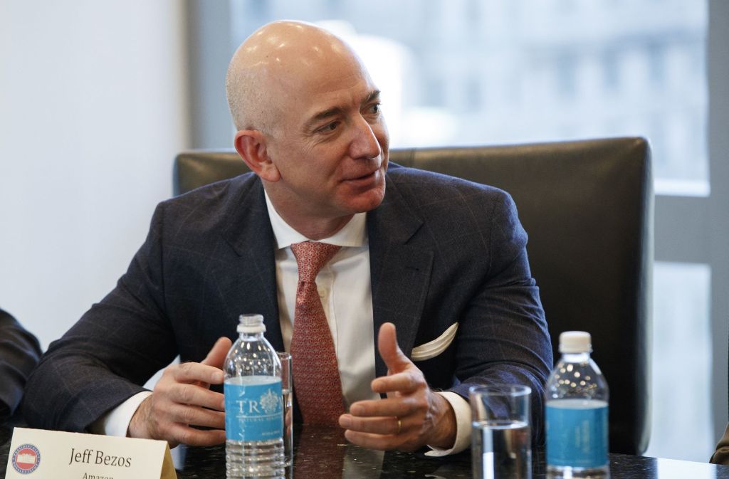 Amazon-Chef Jeff Bezos, Gründer von Amazon, landete mit einem geschätzten Vermögen von 72,8 Milliarden Dollar auf dem dritten Platz der Rangliste.