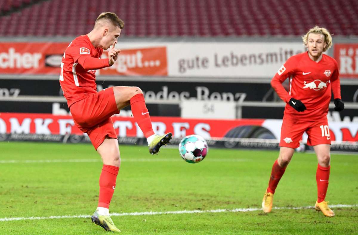 In Halbzeit zwei übernimmt Leipzig die Kontrolle und so klingelt es in der 67. Minute im VfB-Kasten: Dani Olmo trifft zum 1:0 und ...