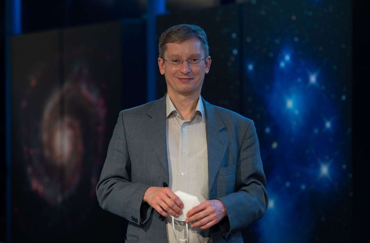 Planetariumsdirektor Uwe Lemmer eröffnete die Show am Dienstagvormittag.
