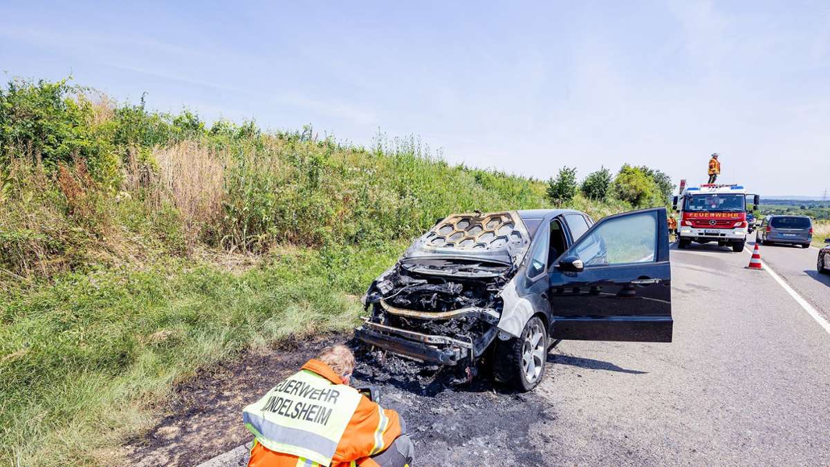 Unfall bei Mundelsheim: Wenn das Auto plötzlich  Feuer fängt