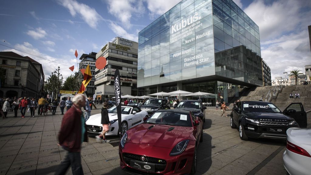 Stuttgart City mobil: Neuwagen präsentieren sich auf Schlossplatz