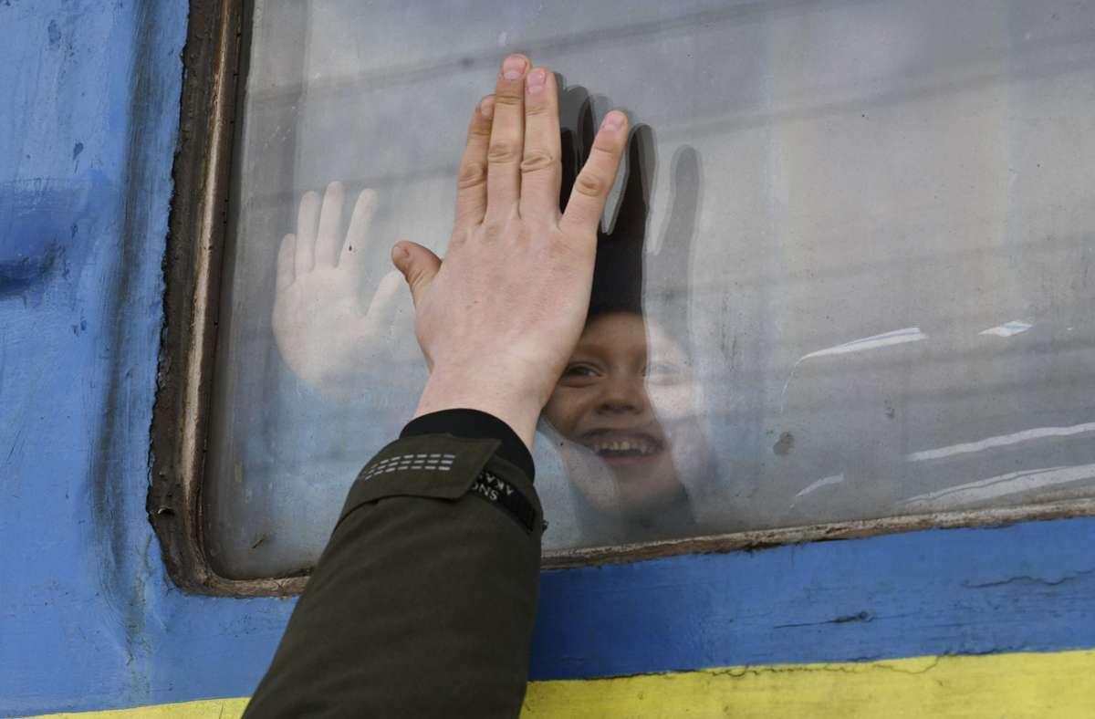 Ukrainer, die einmal hier sind, können nicht einfach wieder ausreisen, wenn sie nur eine Fiktionsbescheinigung haben. Foto: dpa/Andriy Andriyenko
