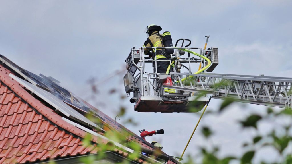 Feuer in Affalterbach: Dachstuhl brennt komplett aus