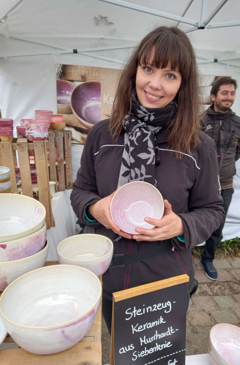 Lena Hohenstein ist neu dabei mit ihren Keramik aus Murrhardt.