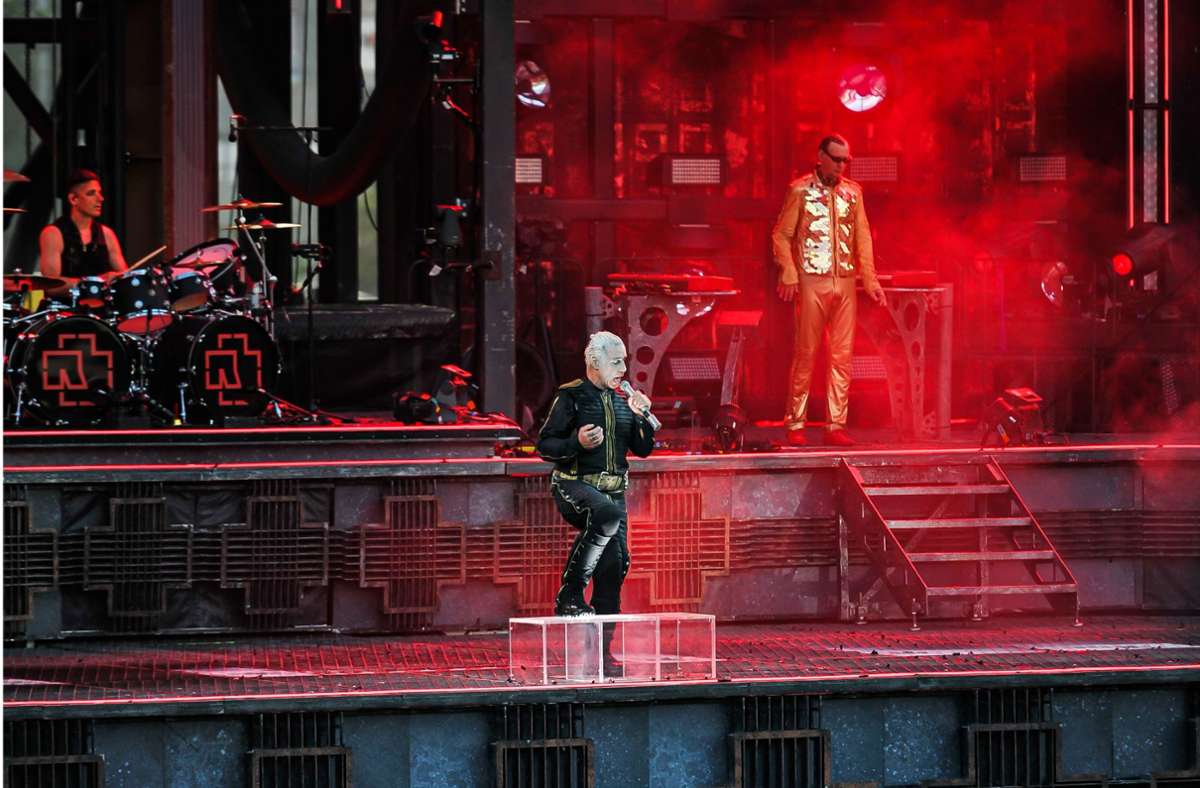 Rammstein heizte den Fans auf dem Cannstatter Wasen ein. Foto: LICHTGUT/Max Kovalenko