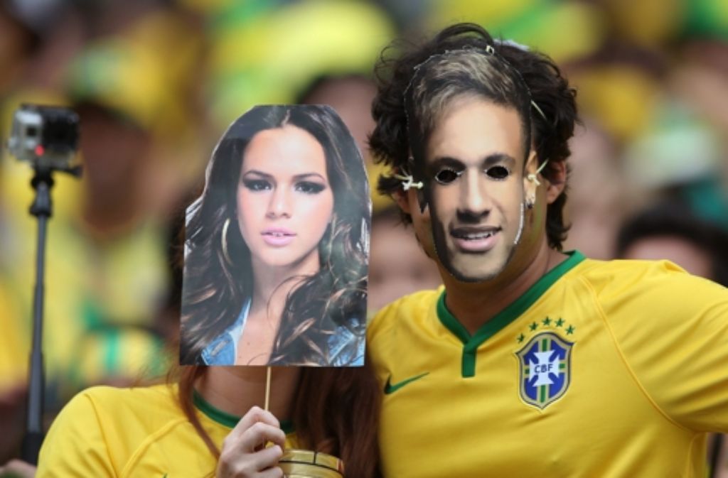Auch Neymar’s Freundin Bruna Marquezine gibt es in Papierform.