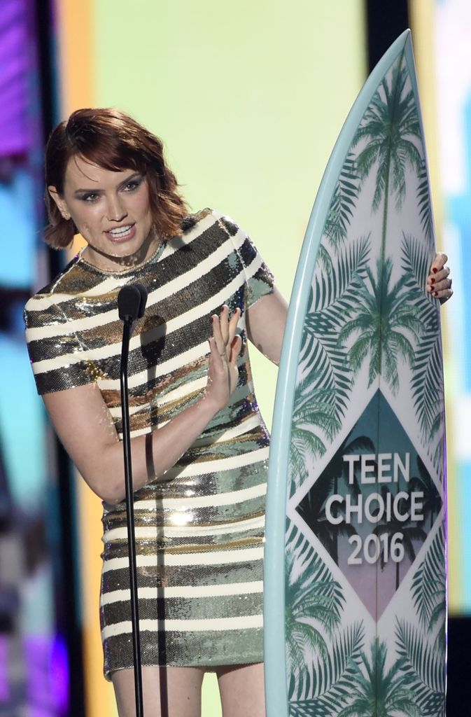 Die Schauspielerin Daisy Ridley erhielt den Teen Choice Award in der Kategorie „Shootingstar“ für ihre Rolle in „Star Wars Episode VII – Das Erwachen der Macht“.