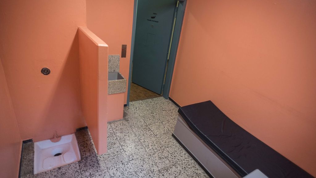 Obduktion nach Todesfall angefordert: Mann stirbt nach Nacht in Nürtinger Polizeizelle