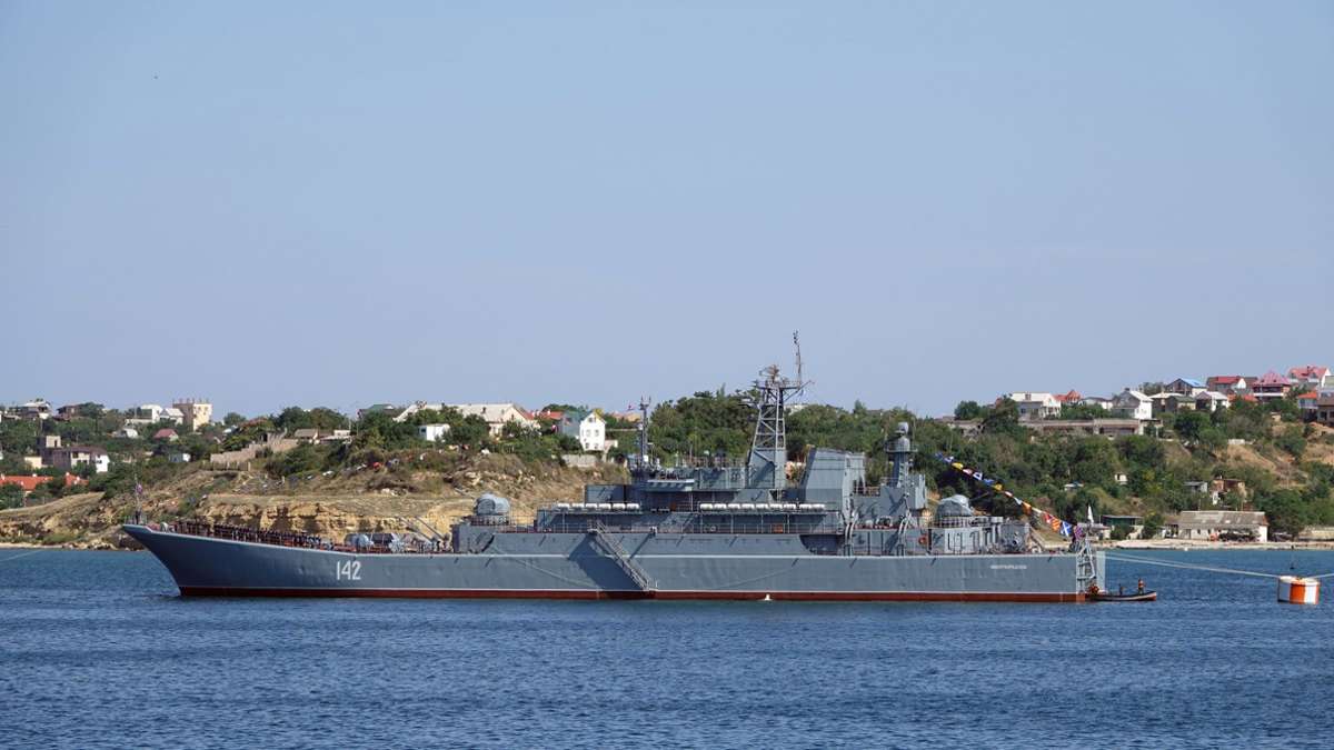 Ukraine-Krieg: Russisches Kriegsschiff in Krim-Hafen getroffen - ein Toter