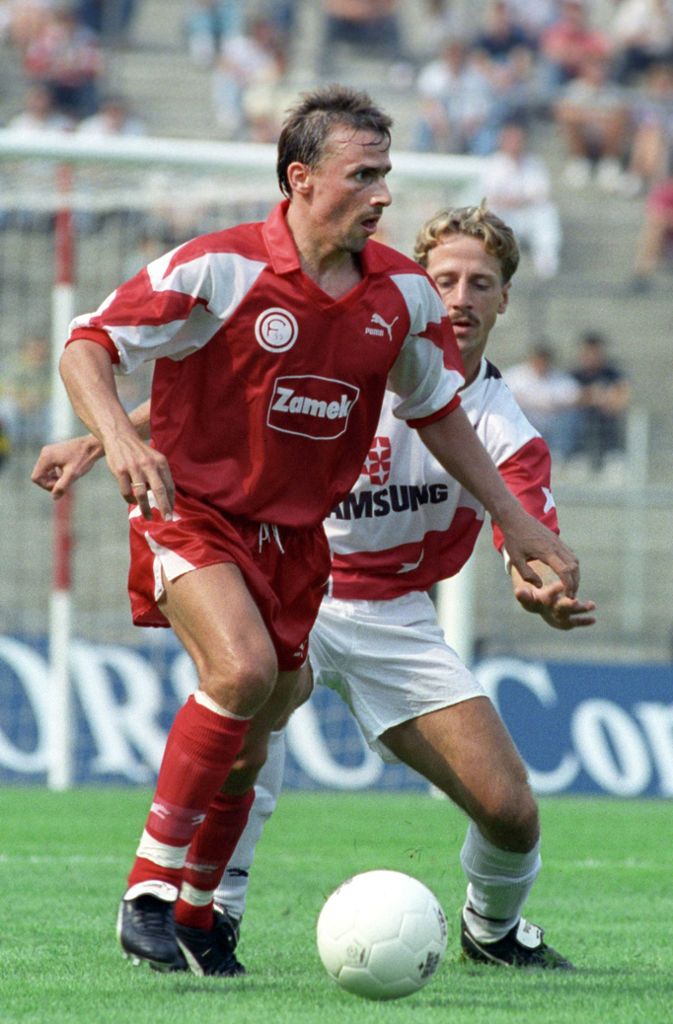 Sein Bruder Thomas Allofs hat immerhin die stolze Zahl von 378 Bundesligaspielen absolviert. Zusammen halten die Allofs-Brüder mit insgesamt 802 Bundesligaeinsätzen den inoffiziellen Brüder-Bundesligarekord.