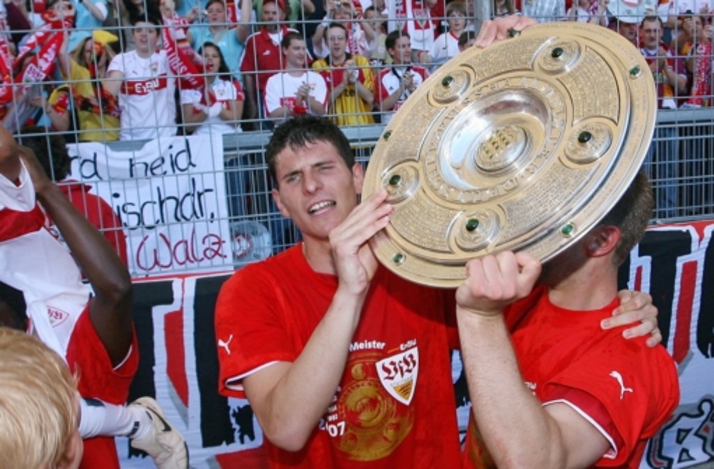 Mario Gomez wird an diesem Freitag 30 Jahre alt. Wir gratulieren mit einer Fotostrecke aus seiner bisherigen Karriere.Hier der erste große Meilenstein: Der Gewinn des Deutschen Meistertitels mit dem VfB Stuttgart im Jahr 2007.
