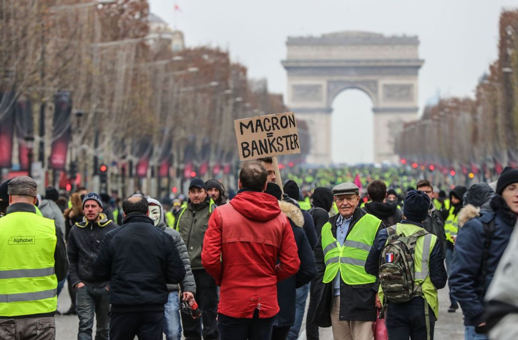 Hunderte Demonstranten sind am Samstag in Paris bei den „Gelbwesten“-Protesten auf die Straße gegangen.