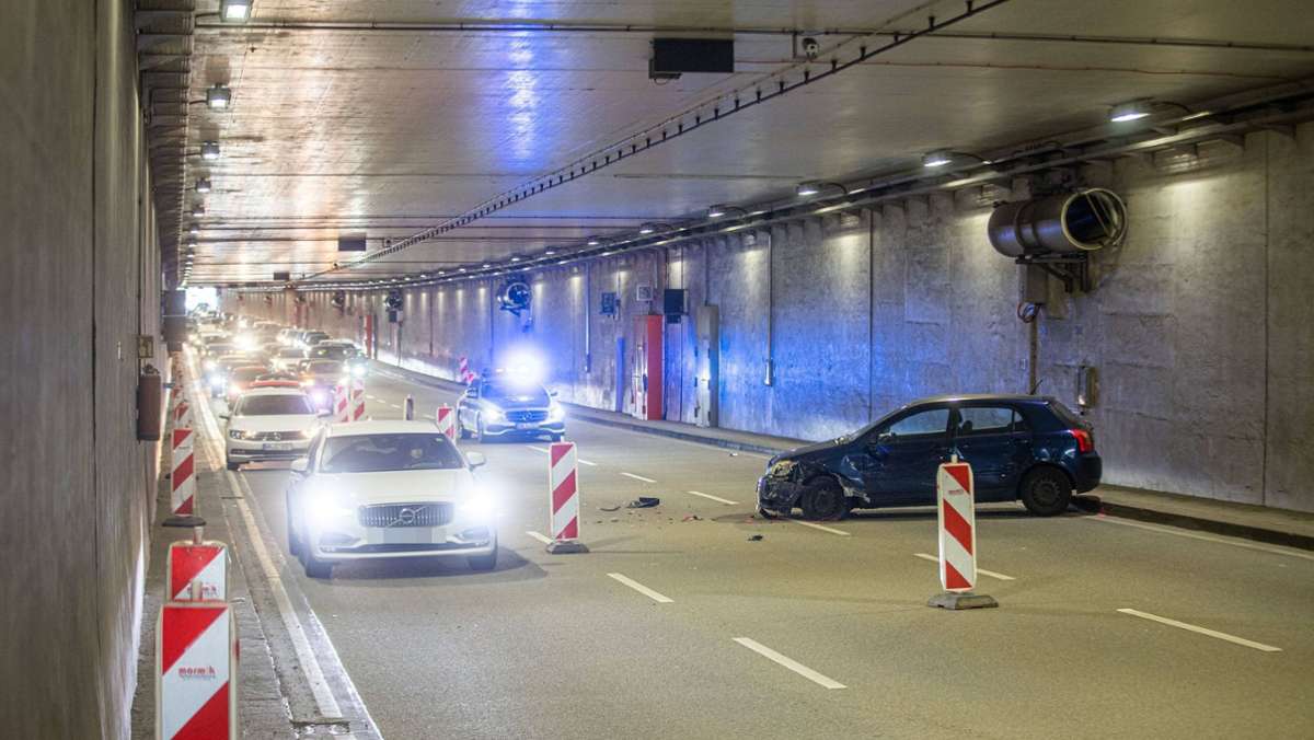 Stau-Chaos in Stuttgart: Tunnel-Unfall bremst Autofahrer aus