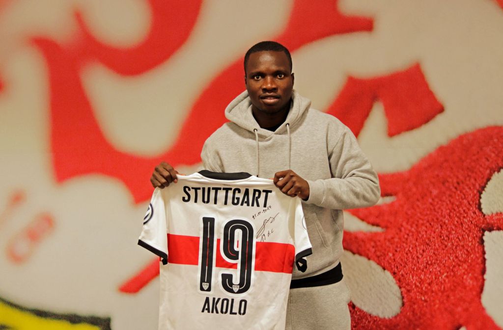 Chadrac Akolo ist auch dabei. Sein Trikot ist vom DFB-Pokalspiel gegen den FC Kaiserslautern am 25. Oktober 2017.