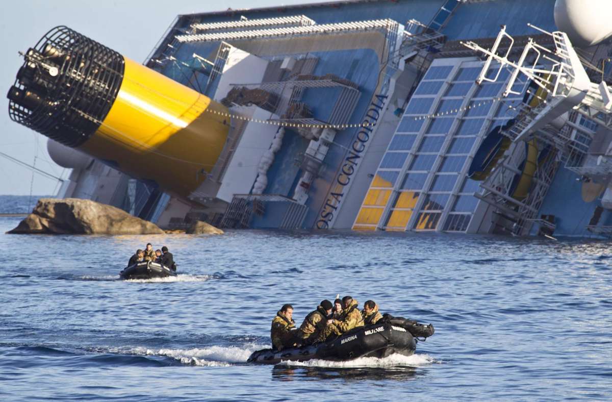 Das Schiff kollidierte am 13. Januar 2012 vor der Insel Giglio im Mittelmeer mit einem Felsen, schlug leck und wurde manövrierunfähig vom Wind in Richtung Insel gedrückt.