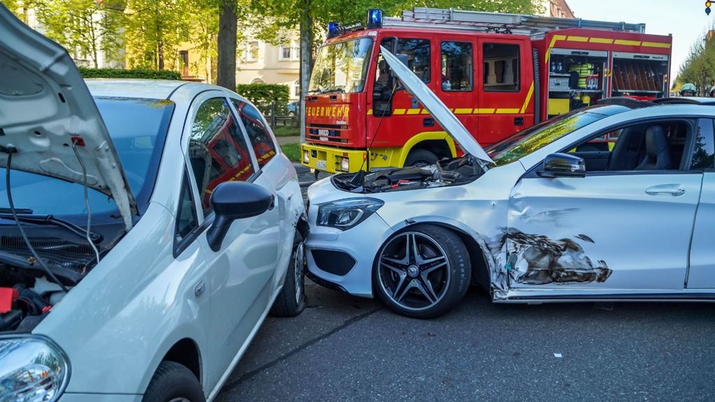 Unfall in Ludwigsburg: Ein Baby und vier weitere Verletzte bei Crash