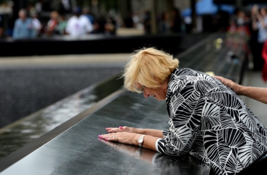 Die Menschen am Ground Zero in New York gedenken der Opfer vom 11. September.