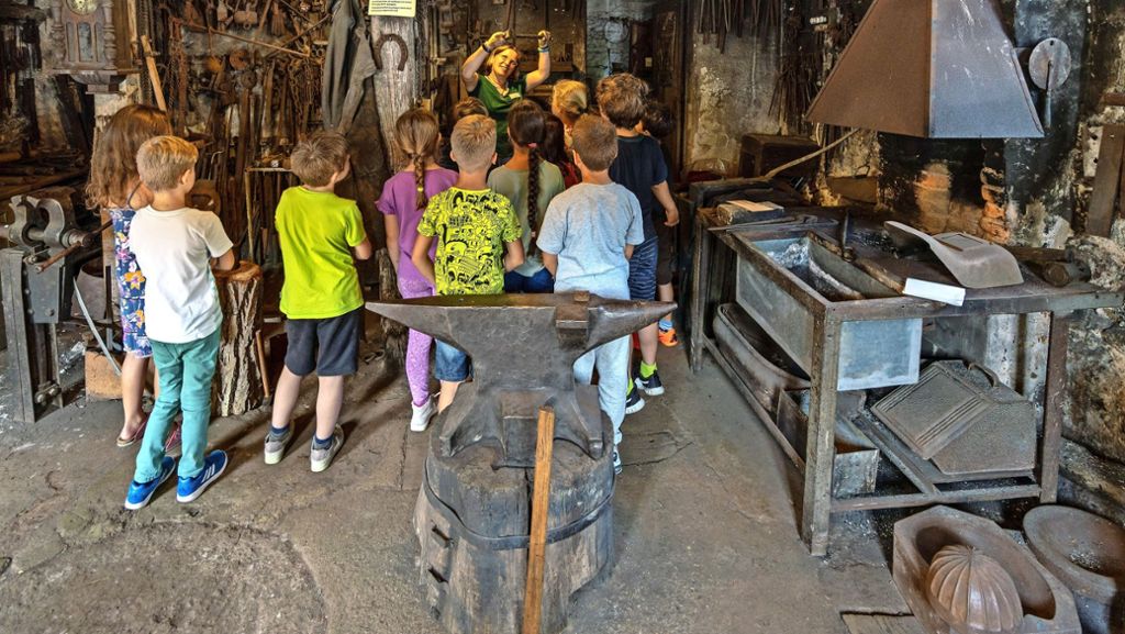 Ausflugstipp: Die historische Schmiede in Remseck: Kinder erleben bei Führungen die Magie eines alten Handwerks