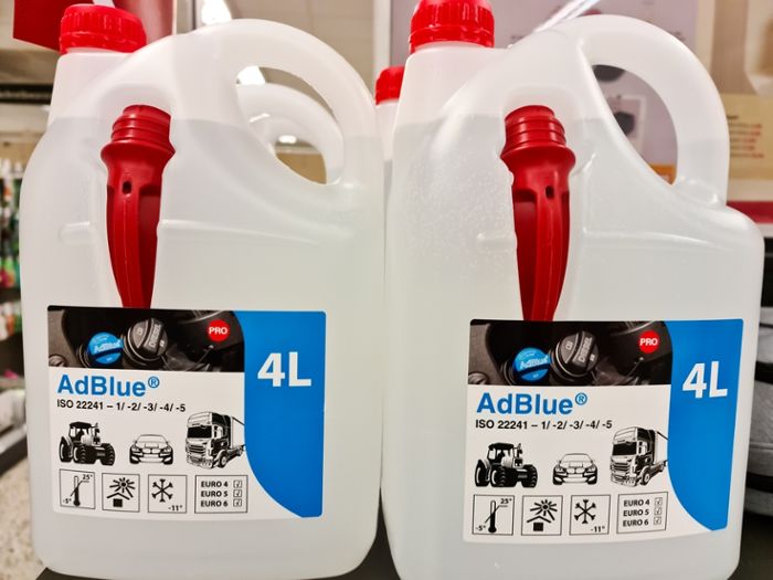 AdBlue richtig entsorgen: Kanister und Flüssigkeit