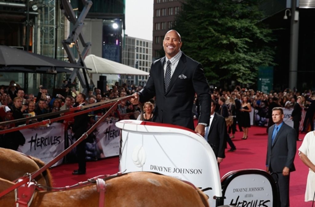Dwayne Johnson kam stilecht mit einem Pferdewagen zur Premiere.