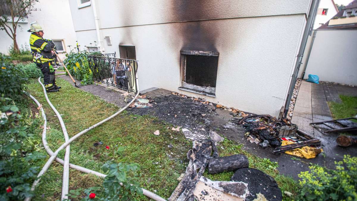 Weinstadt im Rems-Murr-Kreis: Zweifamilienhaus nach Feuer nicht mehr bewohnbar