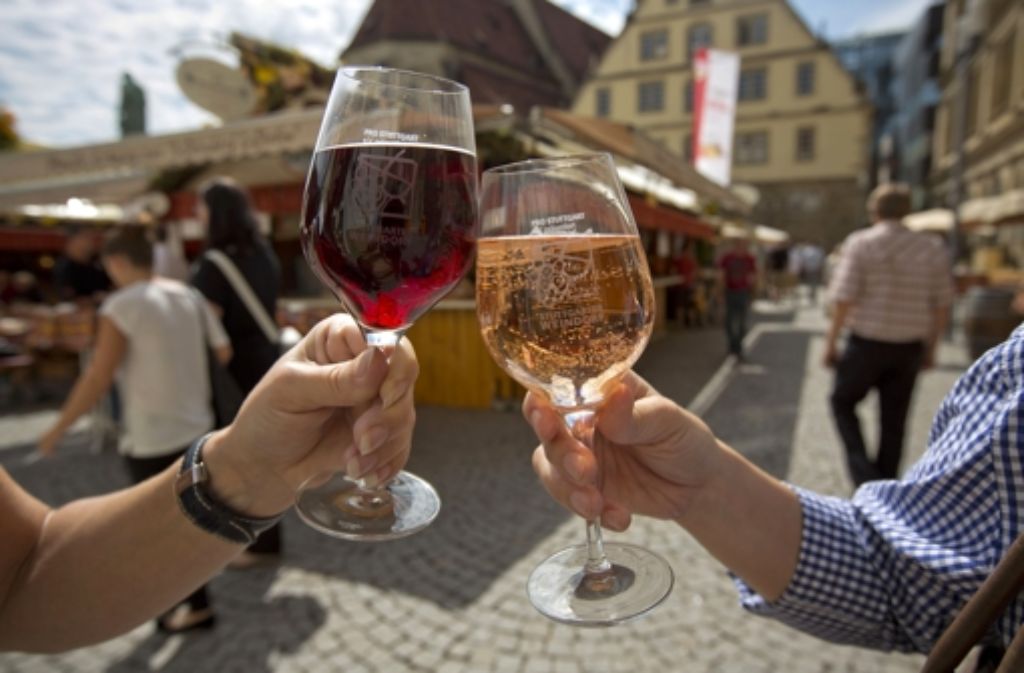 Noch bis Sonntag hat das Stuttgarter Weindorf rund um den Marktplatz, den Schillerplatz und die Kirchstraße geöffnet.