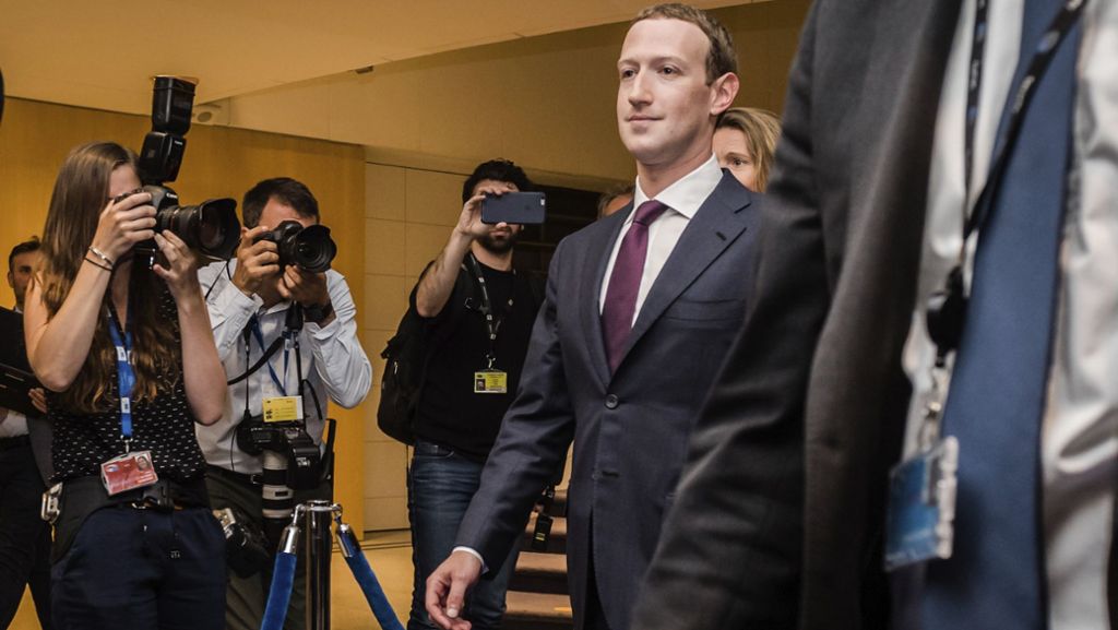  Richtige Fragen, falsches Format? Mark Zuckerberg konnte im Europaparlament viele Fragen einfach verhallen lassen. Dabei wurde er von den EU-Politikern deutlich härter rangenommen als im US-Kongress. 