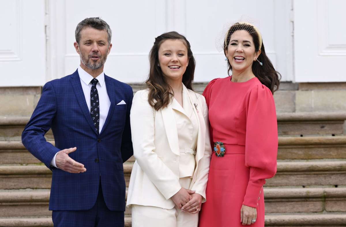 Für ihre Konfirmation im April 2022 suchte sich Dänemarks Prinzessin Isabella ein Outfit aus Mamas Schrank aus – ...