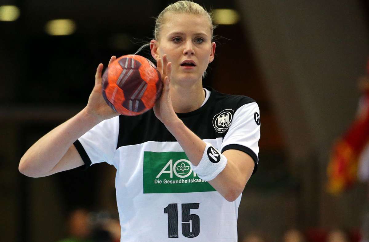 Kim Naidzinavicius ist Kapitänin und Leitwölfin des deutschen Nationalteams. Die 29-Jährige (112 Länderspiele/265 Tore) steht seit 2016 bei der SG BBM Bietigheim unter Vertrag.