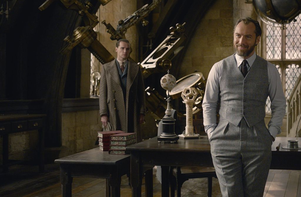 Jude Law (re.) als junger Professor Dumbledore