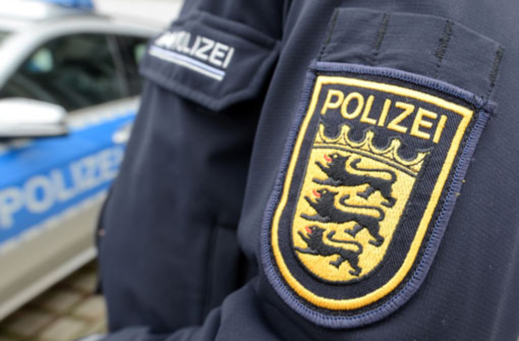 Als der unbekannte Fahrer eines Audi in der Nacht zum Mittwoch in Bad Cannstatt von der Polizei kontrolliert werden soll, gibt der Mann plötzlich Gas und rast davon. Foto: dpa