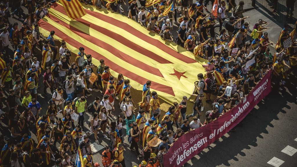  Vor dem geplanten Unabhängigkeitsreferendum hat die spanische Polizei in Barcelona Millionen Stimmzettel und Briefumschläge beschlagnahmt. 