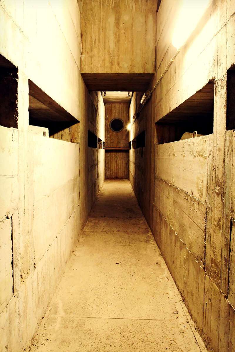 Am Fundament des Bunkers, fünf Stockwerke unter der Erde, geht es besonders eng zu.