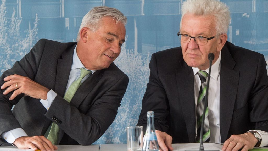 Haushaltspolitik von Grün-Schwarz: Opposition rügt Personalaufbau im Land