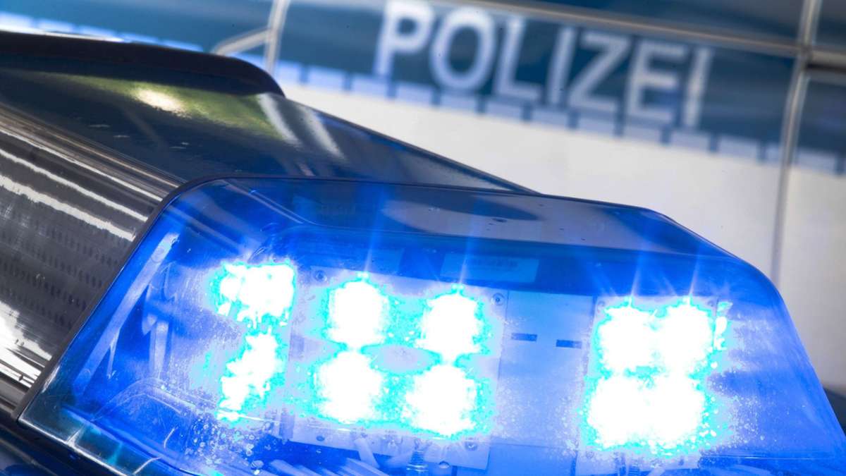 Stuttgart-Mitte: Unbekannter stößt 37-Jährigen von E-Scooter und fährt damit davon