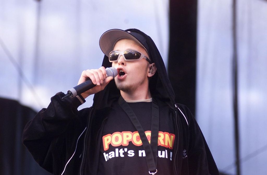 Ebenfalls bei den Hip-Hop-Open 2000: Jan Delay mit Liebesbotschaft an die längst verblichene Pop-Postille Popcorn auf dem Shirt.