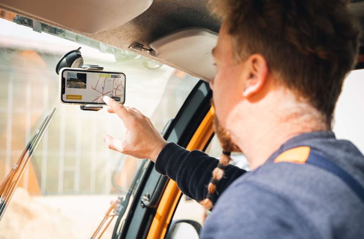 Der Fahrer oder Mitfahrer startet und beendet die Aufzeichnung via Smartphone-App.