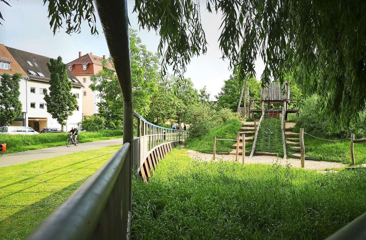 Ein Hauch von Piratenromantik: Die Neckarine am Neckarufer in Bad Cannstatt bietet einen fantasievollen Rahmen zum Spielen.