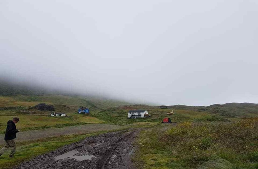 Viele geteerte Straßen gibt es in Grönland nicht. Der größte Teil der Strecke war „über Stock und Stein“ auf Wanderwegen zurückzulegen.
