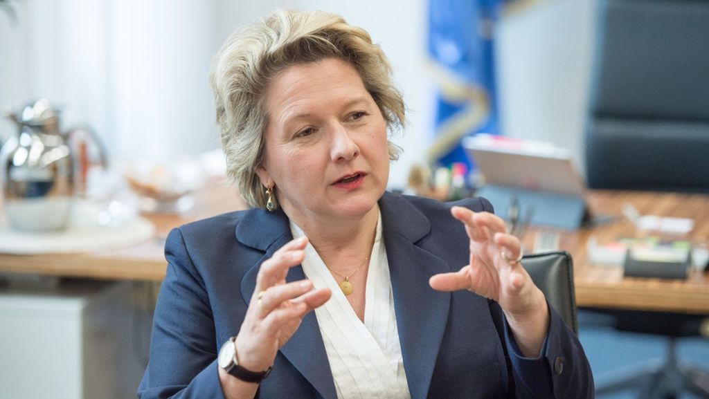 Ministerin Schulze zur Zukunft des Autostandorts: „Wir dürfen die Autobranche nicht in Watte packen“
