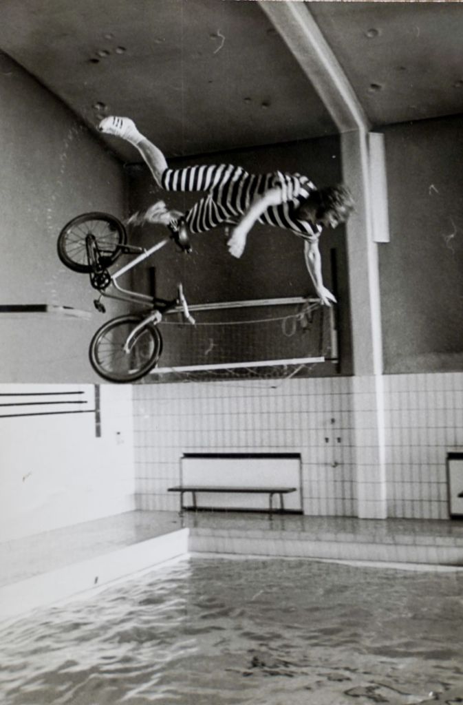 Mit dem Radl da: Axel Stock hatte früher mit Kollegen eine „humoristische Turm- und Sprungbrettspringer-Gruppe“, die sich einiges getraut hat.